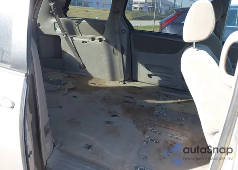 2004 Toyota Sienna Le z USA, uszkodzony, nr VIN 5TDZA23C94S127550